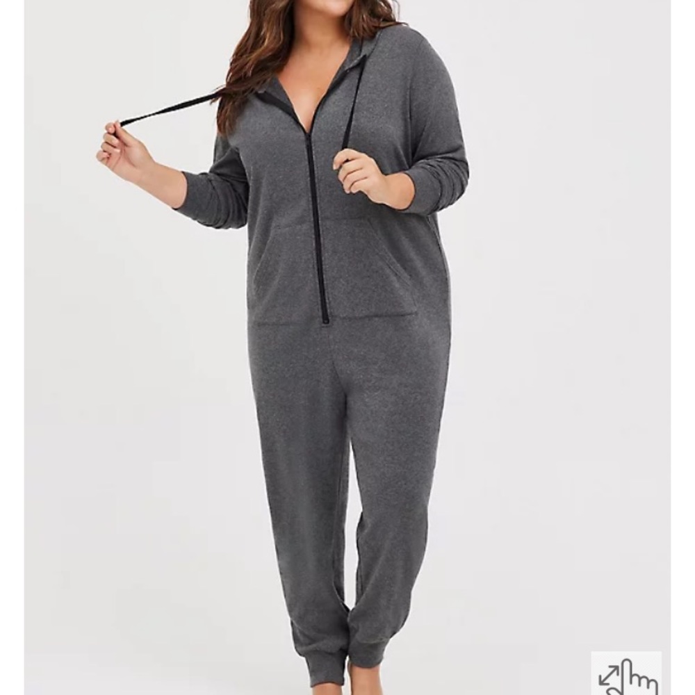 Grey Torrid Zippered Onesie (Size 3X/4X) with hood and skull decoration